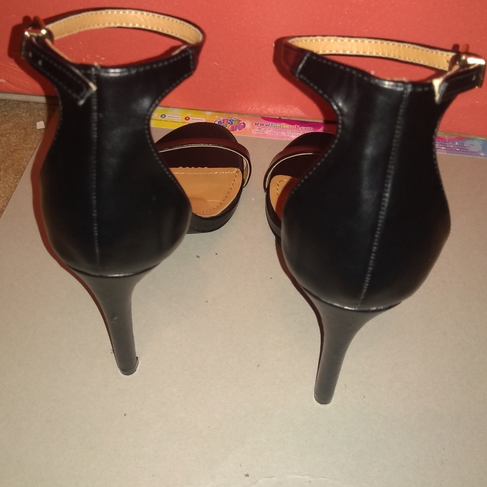 Heels - Picture 3 of 5